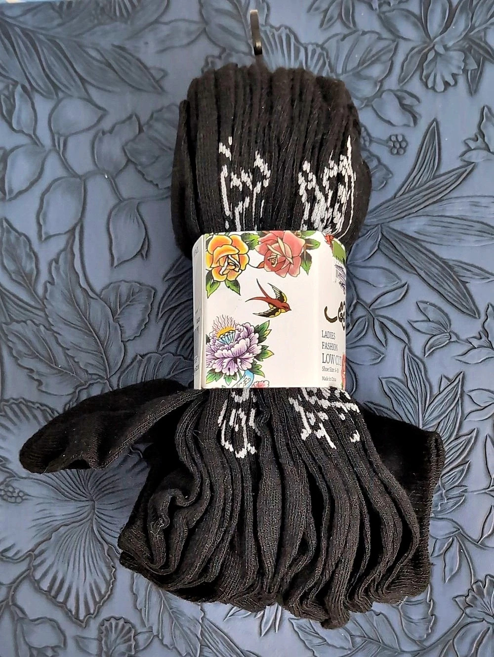 Ed Hardy Ladies Low Cut Socks Floral Low Cut Socks Black & White NWT - Picture 3 of 5